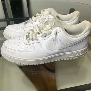 Size 12 men’s white low top Nikes